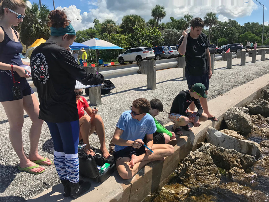 SCUBAnauts collecting water for seagrass study